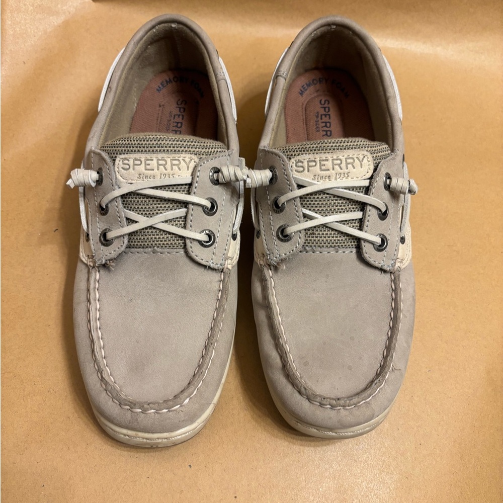 Sperry women’s 8 M Gray and Beige memory foam Boat Shoes